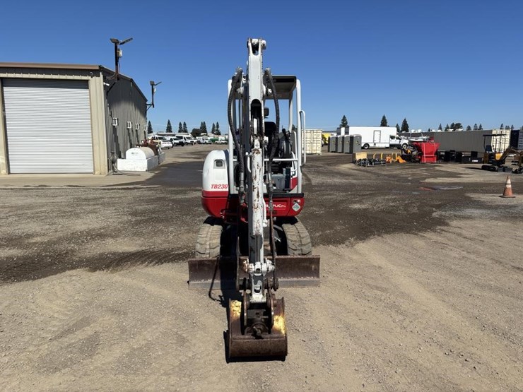 2020-takeuchi-tb230-image-6