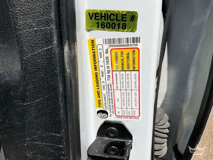 2016-ford-explorer-image-7