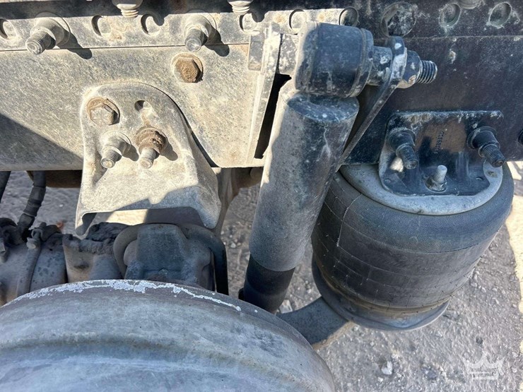 2013-freightliner-cascadia-125-image-28