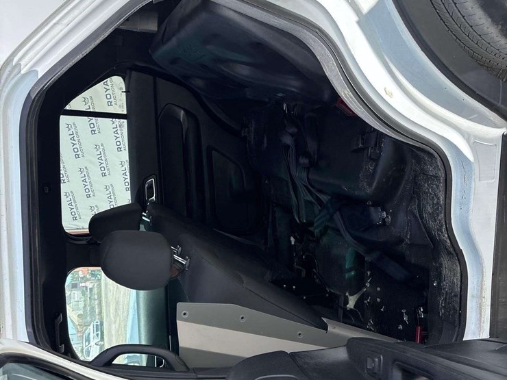 2017-ford-explorer-image-21