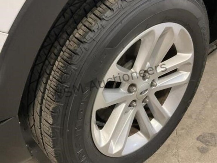 2015-ford-explorer-image-8