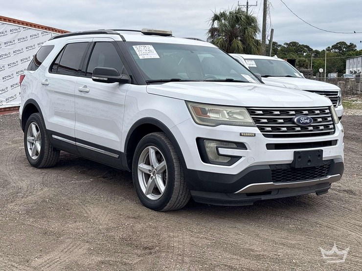 2016-ford-explorer-image-2