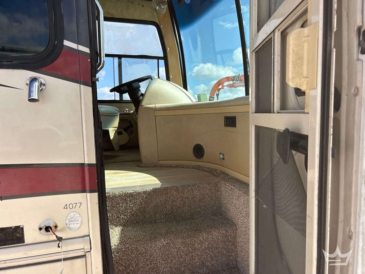 2006-freightliner-tuscany-4077-40ft-class-a-motorhome-image-18