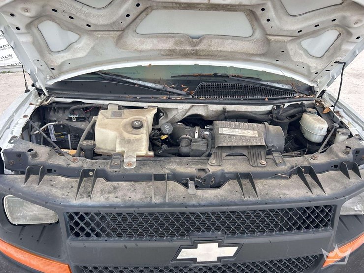 2016-chevrolet-express-2500-image-9