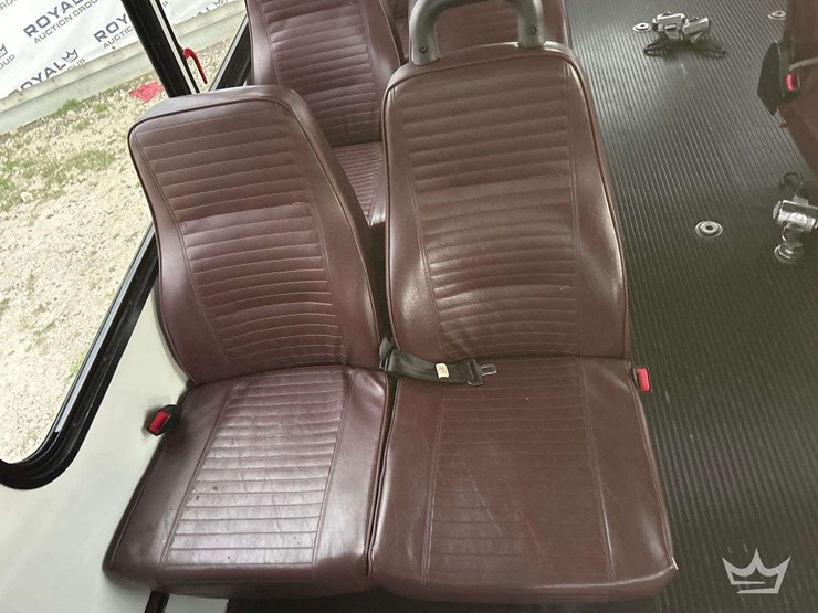 2015-ford-e350-image-21