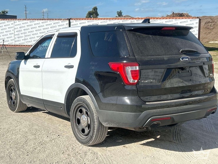 2016-ford-explorer-image-4
