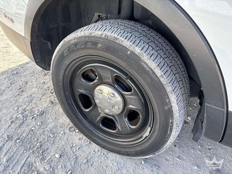 2016-ford-explorer-image-27