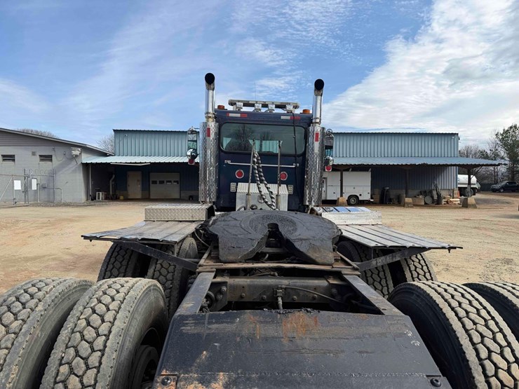 2007-peterbilt-379-image-8