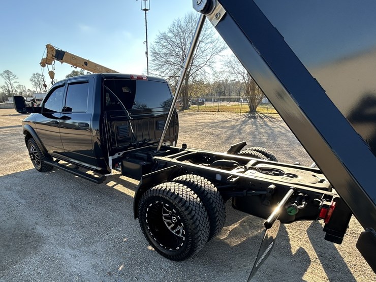 2014-dodge-ram-3500-image-24
