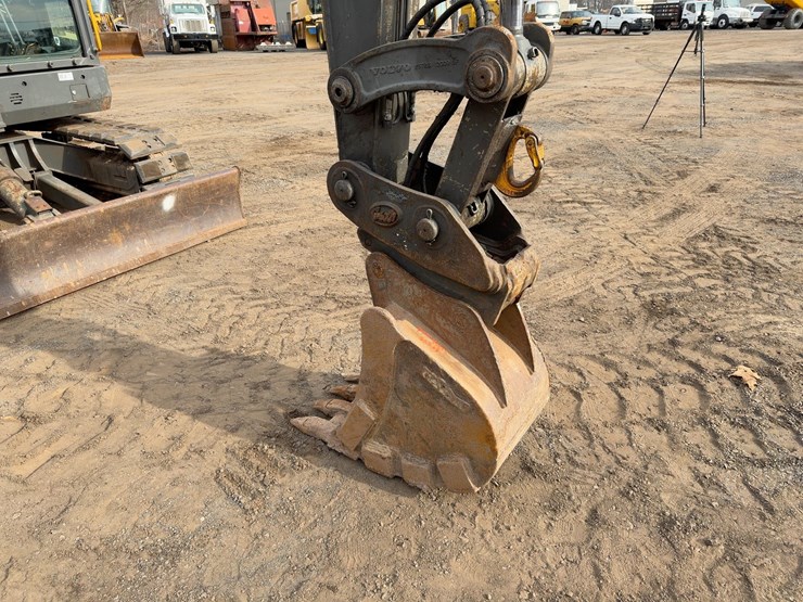 2016-volvo-ecr88d-image-8