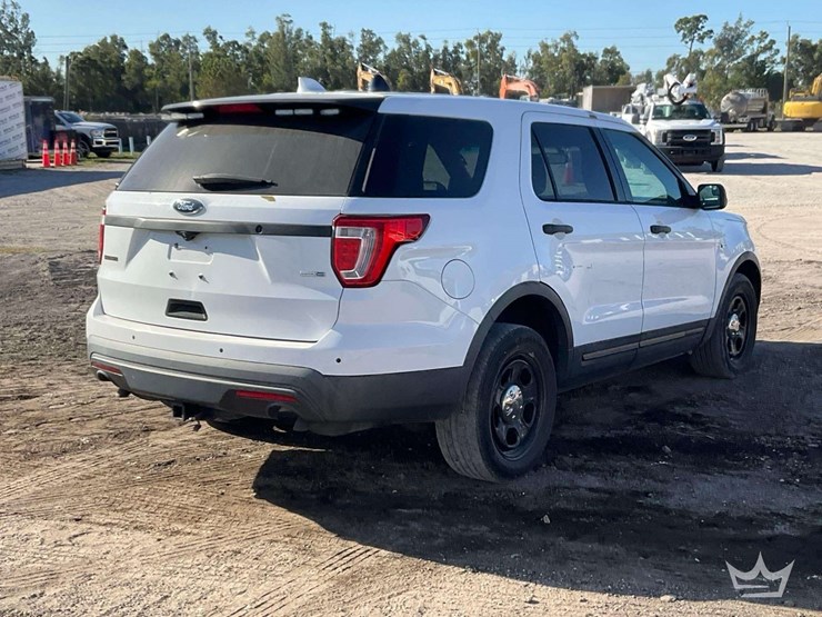 2016-ford-explorer-image-3