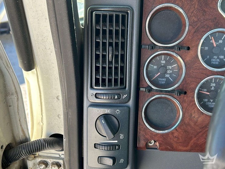 2013-mack-cxu613-t/a-day-cab-truck-tractor-image-15