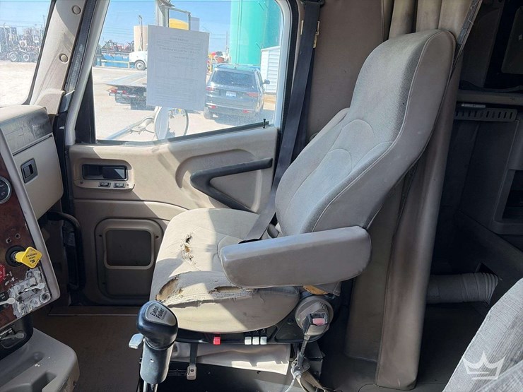 2007-international-9400i-t/a-sleeper-cab-truck-tractor-image-14