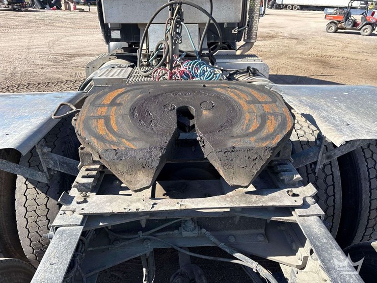 2016-peterbilt-579-image-5