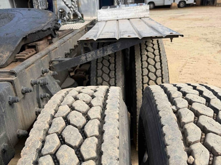 2007-peterbilt-379-image-6