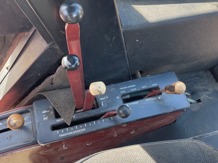 allis-chalmers-7040-2wd-tractor—1-owner-image-31