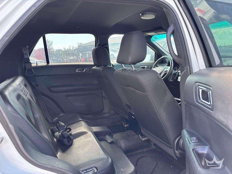 2015-ford-explorer-image-23