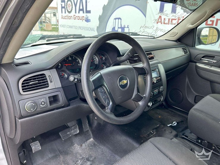 2014-chevrolet-tahoe-image-16