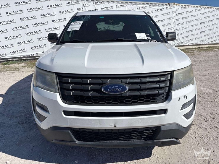 2016-ford-explorer-image-29
