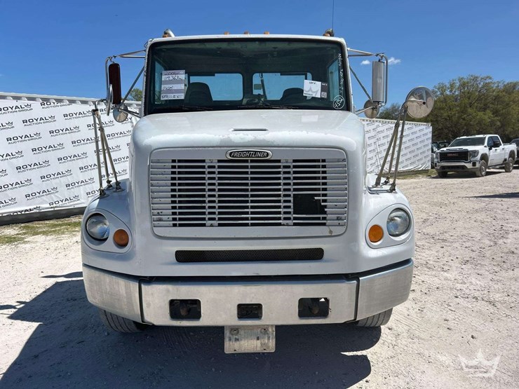 2001-freightliner-fl112-image-27