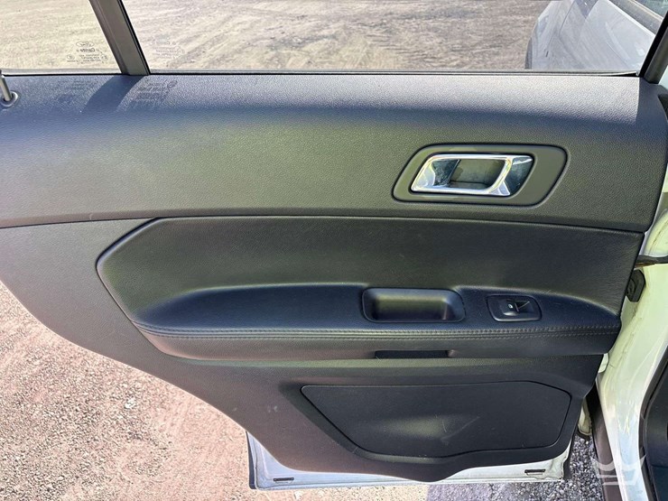 2017-ford-explorer-image-18