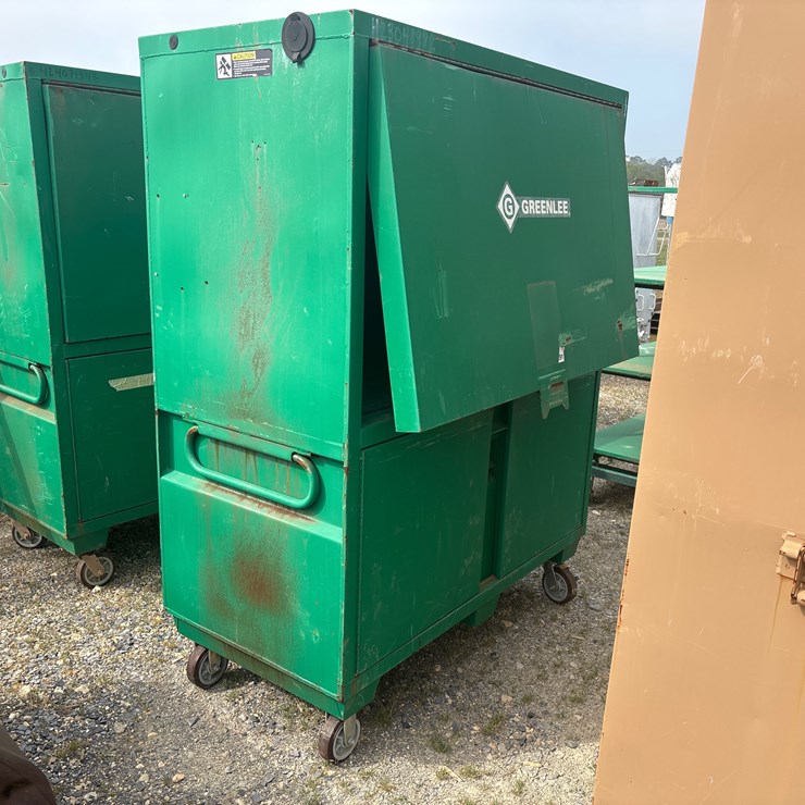 #8071 • ROLL AROUND JOBSITE BOX