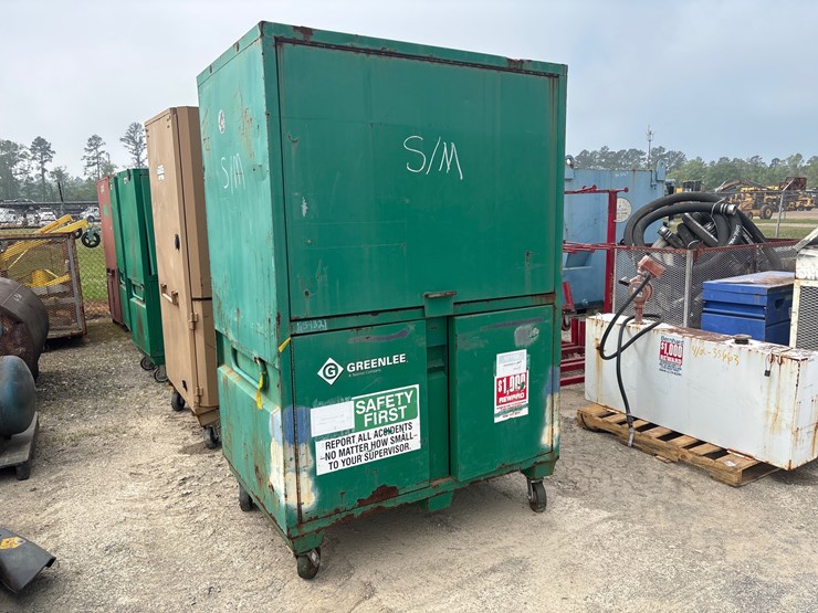 #8073-•-jobsite-rolling-box-image-1