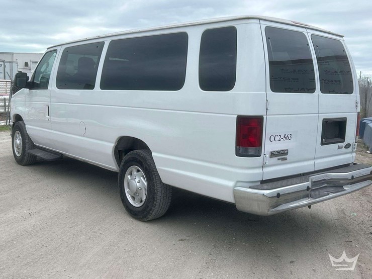 2011-ford-e350-image-4