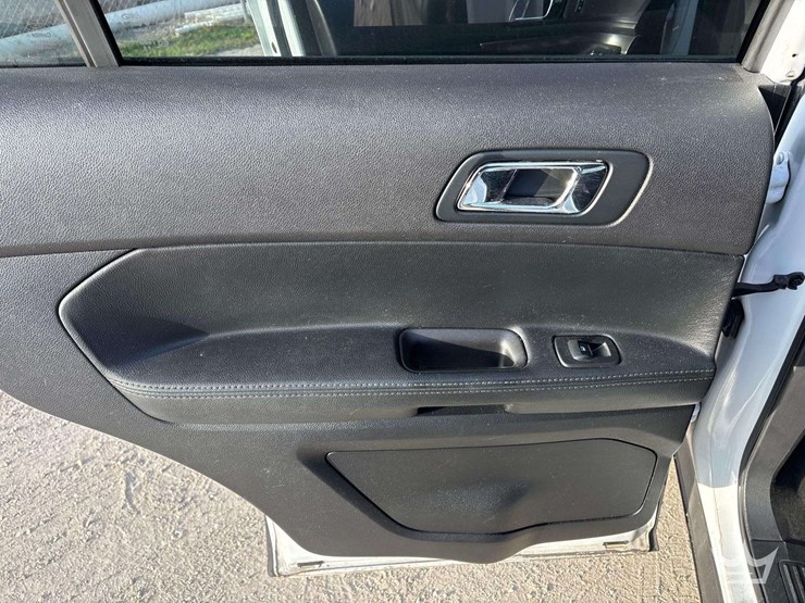 2018-ford-explorer-image-21