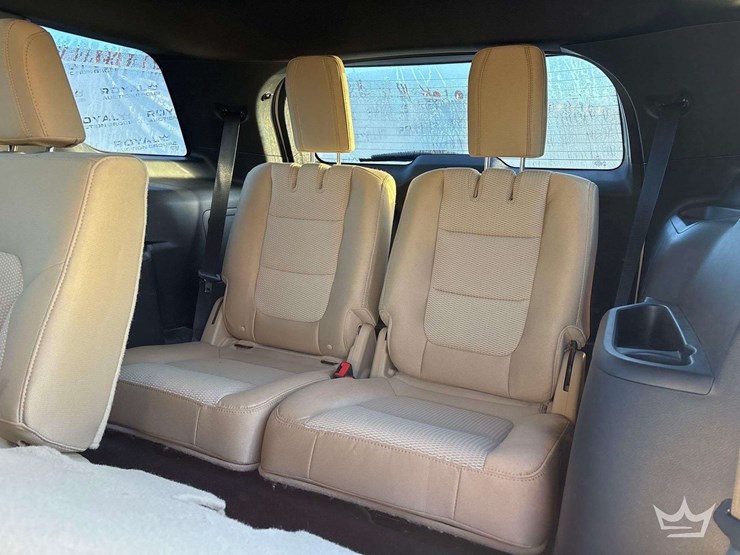 2016-ford-explorer-image-23