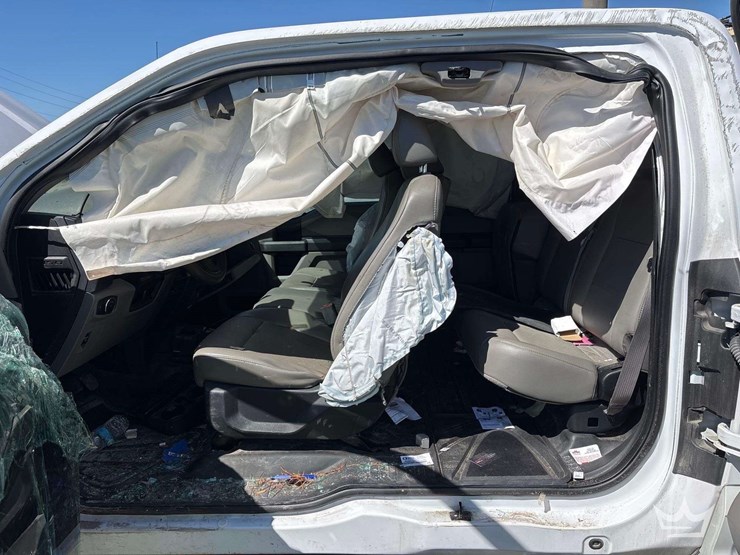 2017-ford-f150-image-16