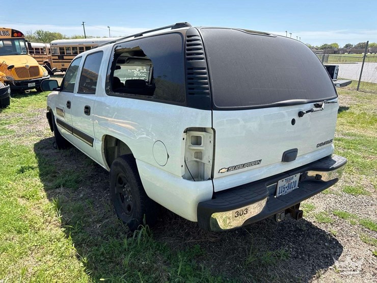 2005-chevrolet-suburban-image-5