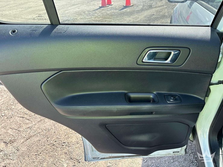 2018-ford-explorer-image-19