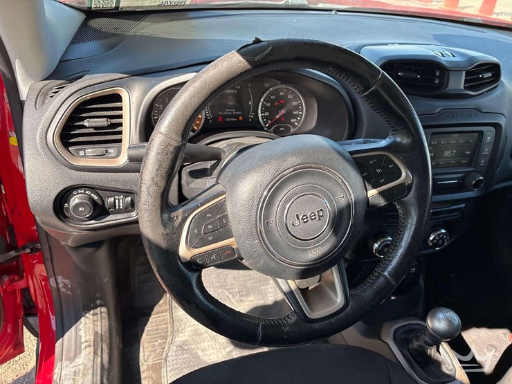 2015-jeep-renegade-image-14