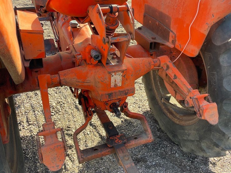 allis-chalmers-d15-2wd-tractor-image-17
