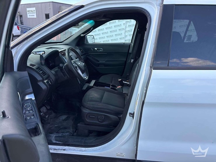 2015-ford-explorer-image-12