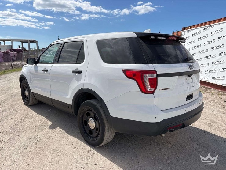 2017-ford-explorer-image-4