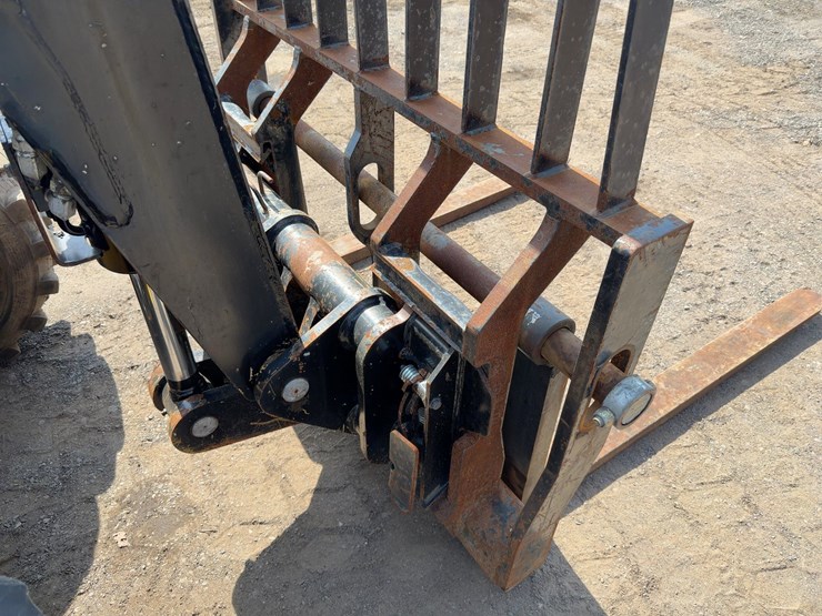 2018-caterpillar-th255c-image-9