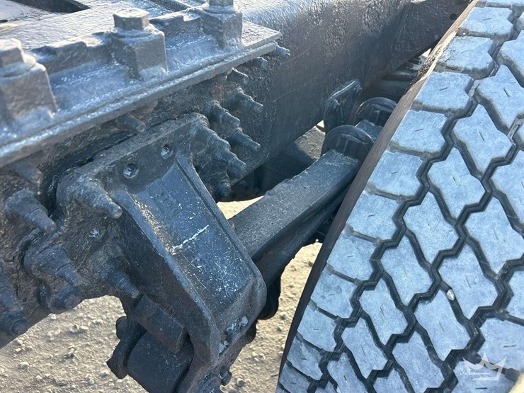 2013-mack-cxu613-t/a-day-cab-truck-tractor-image-25