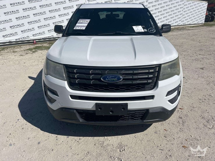 2016-ford-explorer-image-21
