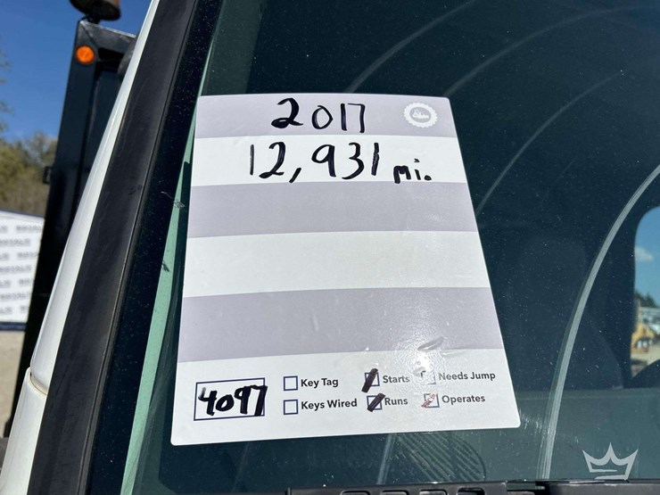 2017-freightliner-m2-106-image-31