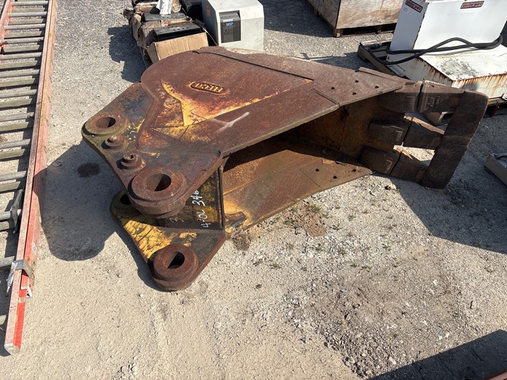 #8053-•-24in-digging-bucket-for-pc360-image-1