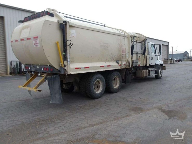 2016-freightliner-108sd-image-2