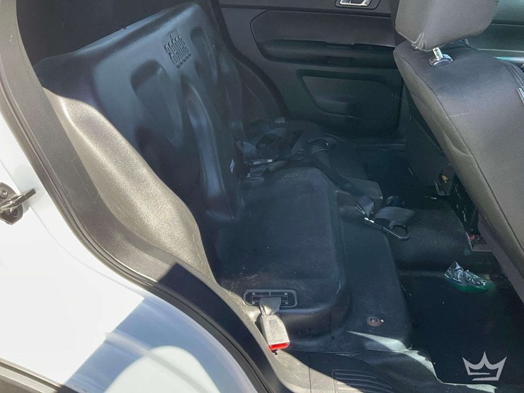 2016-ford-explorer-image-24