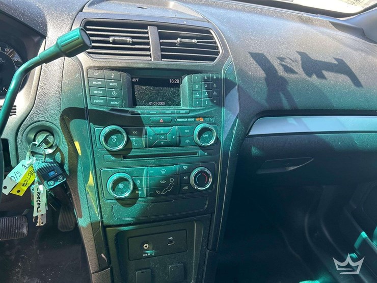 2016-ford-explorer-image-15