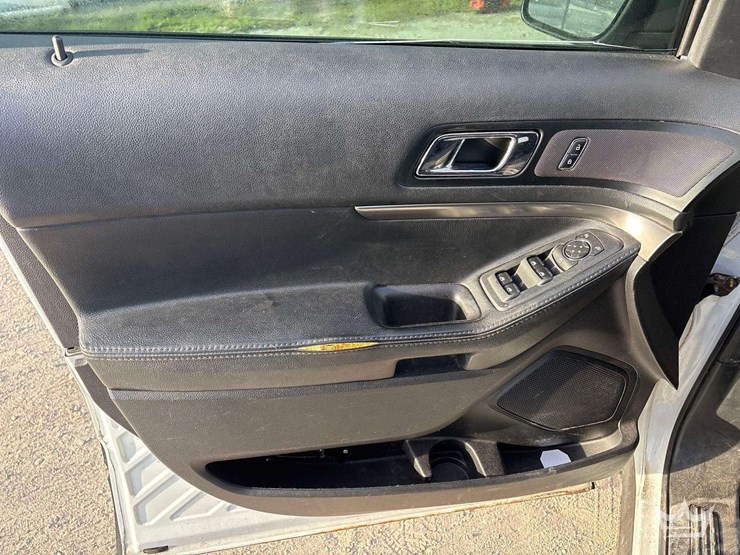 2018-ford-explorer-image-14