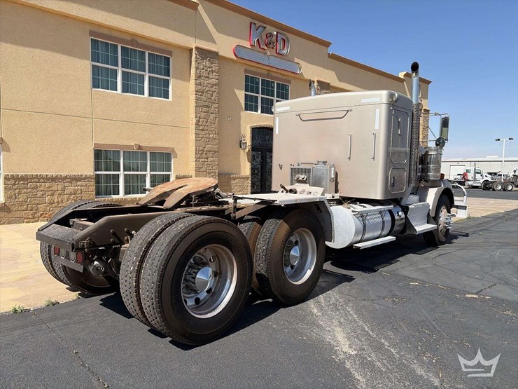 2011-kenworth-t800-image-4