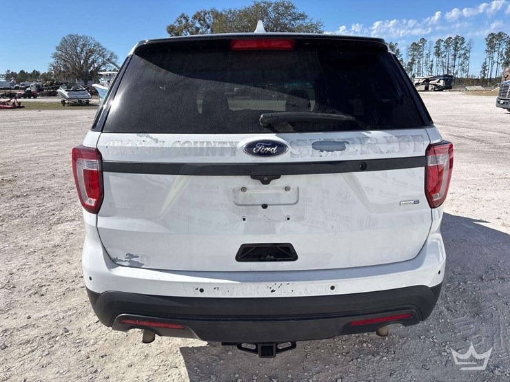 2016-ford-explorer-image-28