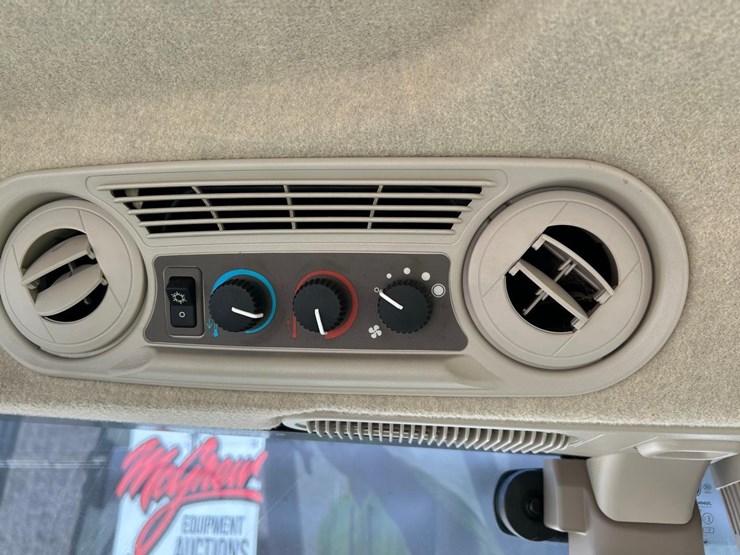 2021-john-deere-5055e-image-28