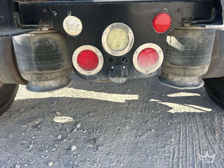 2013-freightliner-cascadia-125-image-30